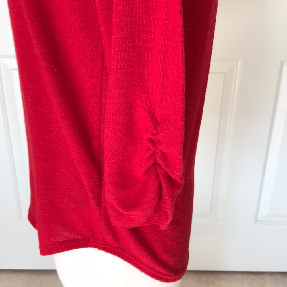 Red top - Picture 2 of 4